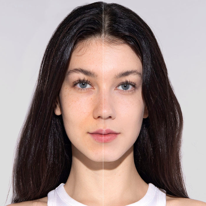 Bloqueador solar en barra con color Ollie tono 10 aplicado sobre la piel