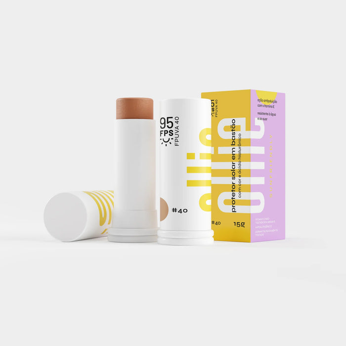 Protector Solar en Barra Con Color FPS 95 - ¡Increíblemente práctico! Protector Solar en Barra Con Color de Ollie ofrece una cobertura media, larga duración y FPS 95 con FPUVA 40. Es ideal para todo tipo de piel, tiene un acabado sin brillo además de ayud